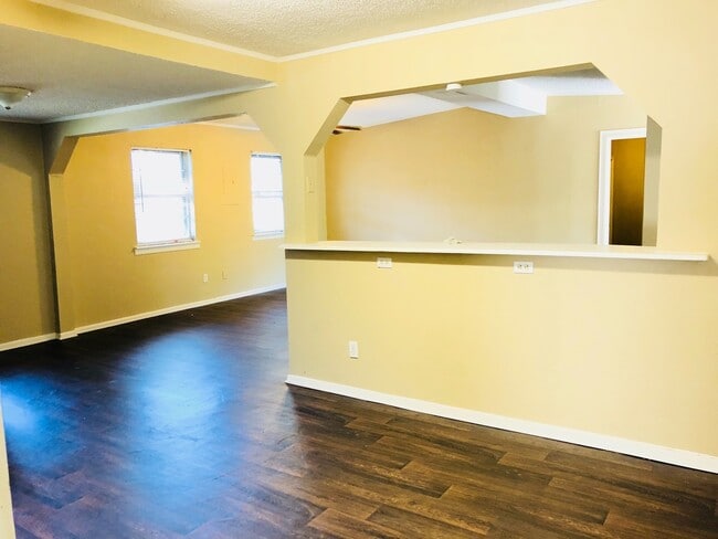 Building Photo - 2906 Birch Park Dr