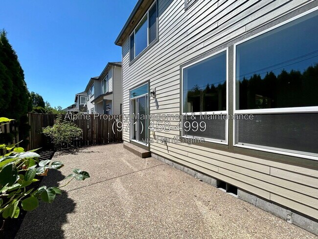 Building Photo - 13390 NW Hogan St