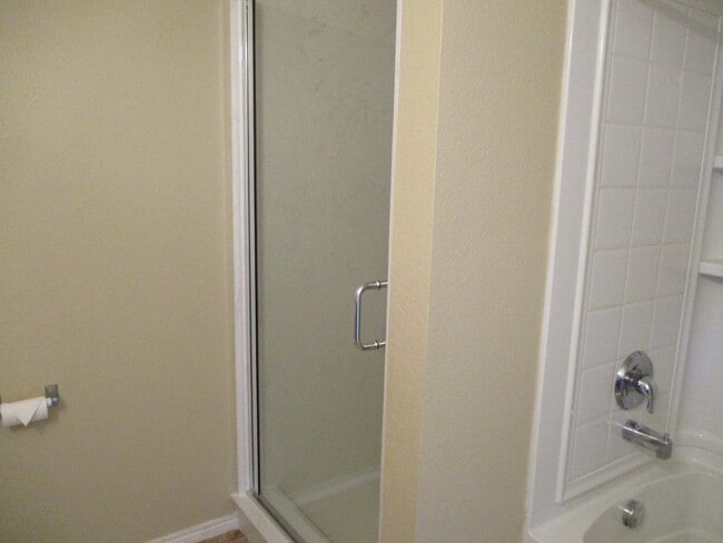 Building Photo - $1995 / 4br – 1760 ft2 - 4/2/2Ready to mov...