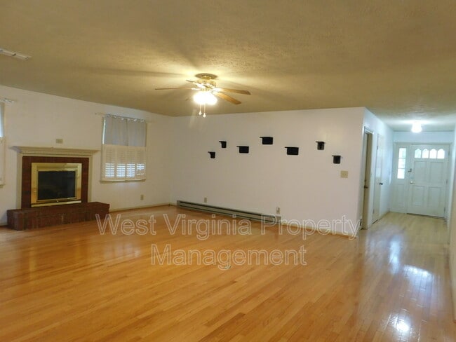 Building Photo - 297 Silo Ln