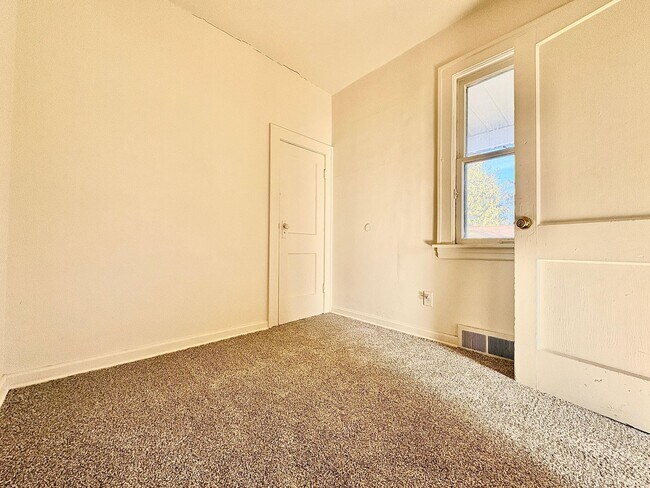 Building Photo - 1133 N Elmer St