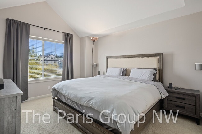 Building Photo - Stylish Model Hm in Issaquah Highlands * Park-Facing, EV Charger, Designer Upgrades & Very Walkable!