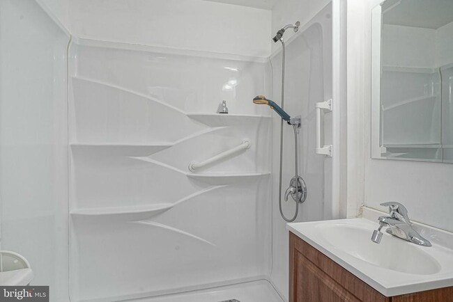 Building Photo - 30 S Railroad Ave