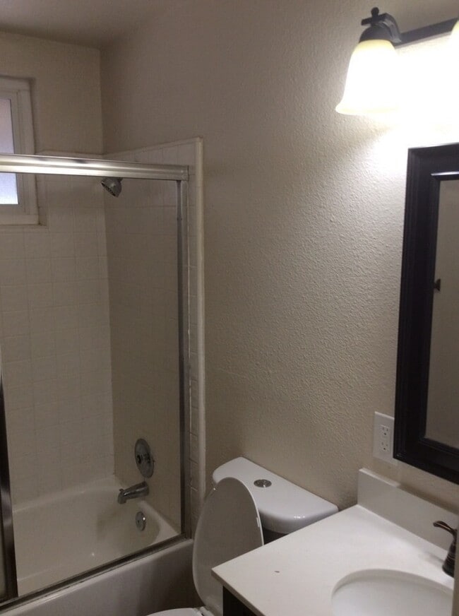 Building Photo - Beautiful home. Apply today!