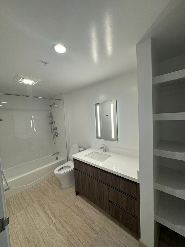 Building Photo - Ready to Move in Brand New Condo! First Time Renting! 0 Bed/1 Bath/1 Parking at The Park on Ke‘ea...