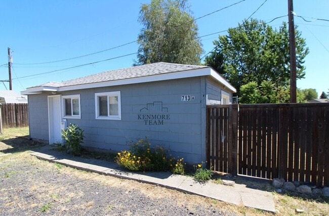Primary Photo - 713 S Hawthorne St