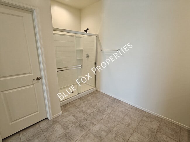 Building Photo - 5525 W Lazy Farm Dr