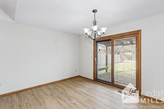 Building Photo - Spacious 3 Bedroom off of North Rock!