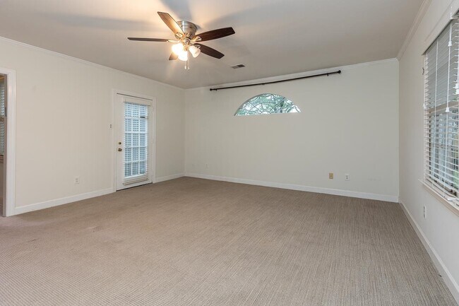 Building Photo - 537 Eastbourne Pl