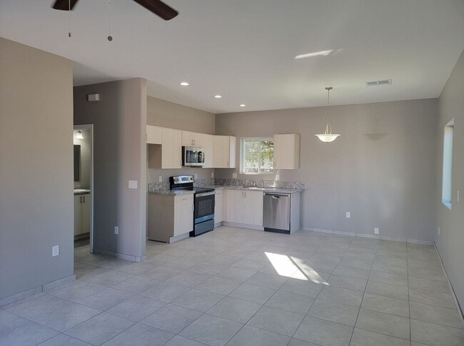 Building Photo - COMING SOON! Brand New 3BR 2BA Unit w/ Central A/C • Stainless Kitchen in Tucson