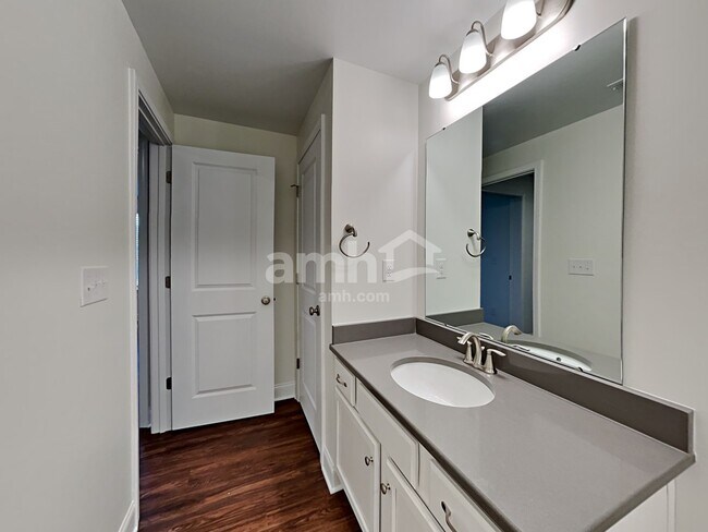 Building Photo - 174 Larragan Dr
