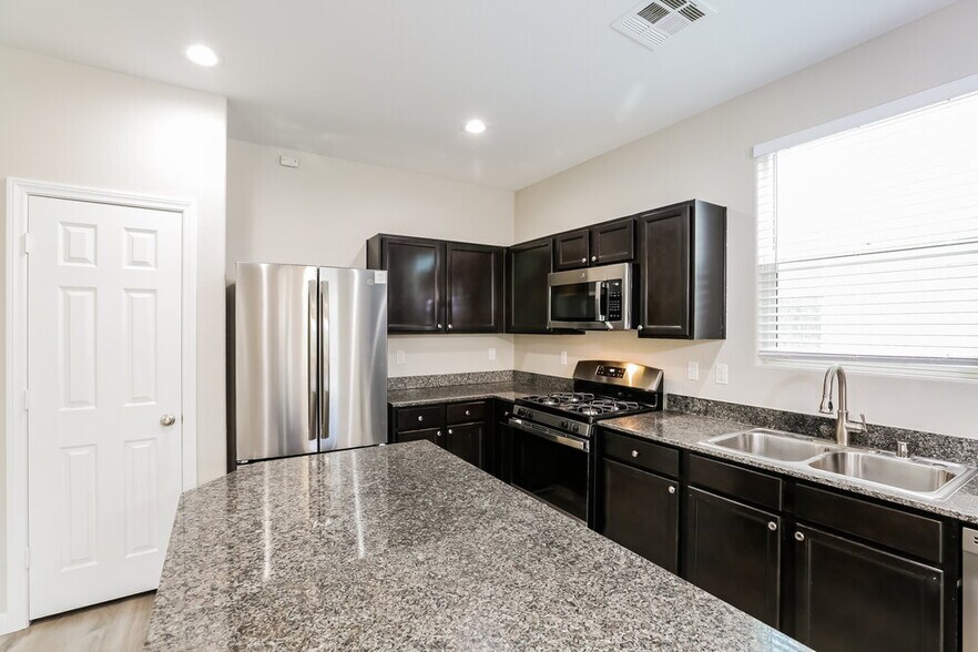 Building Photo - 7376 Cobbhan Dr