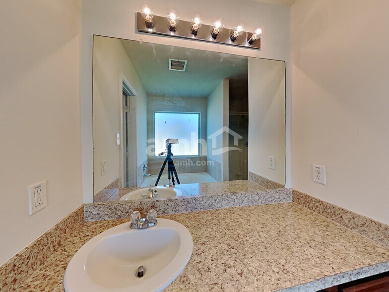 Building Photo - 3947 Hawthorn Glen Ct