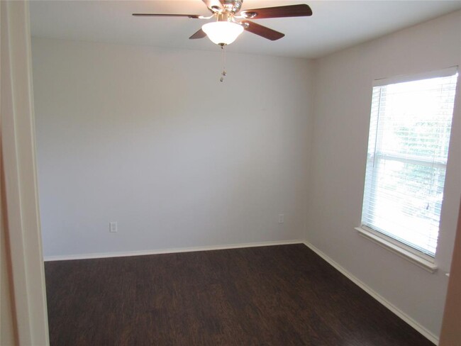 Building Photo - 917 Truman Ln