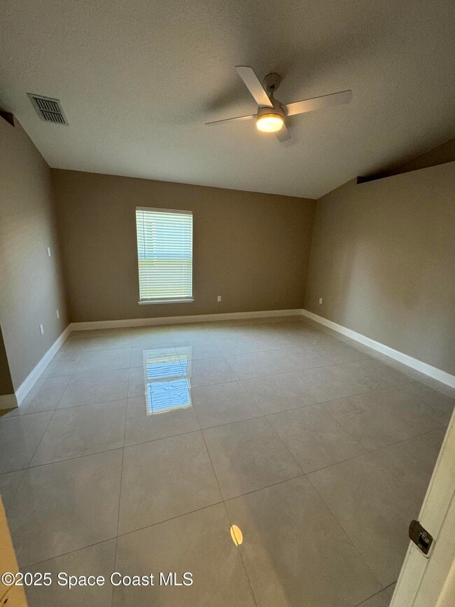Building Photo - 1370 Berryhill Dr