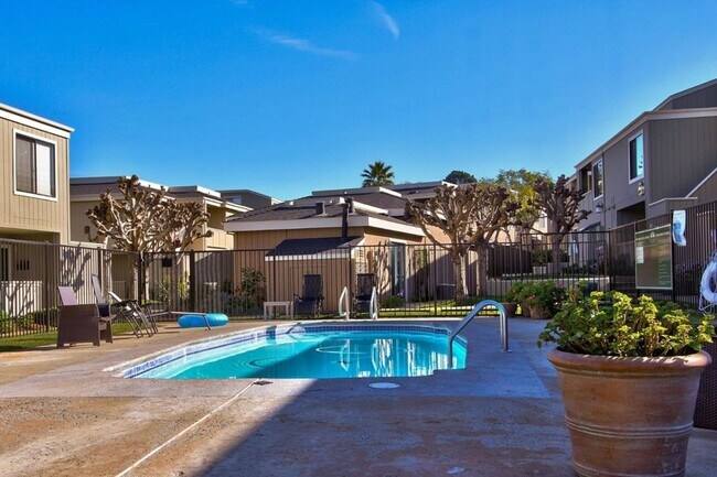 Building Photo - Great One Bedroom Condo in Monterey