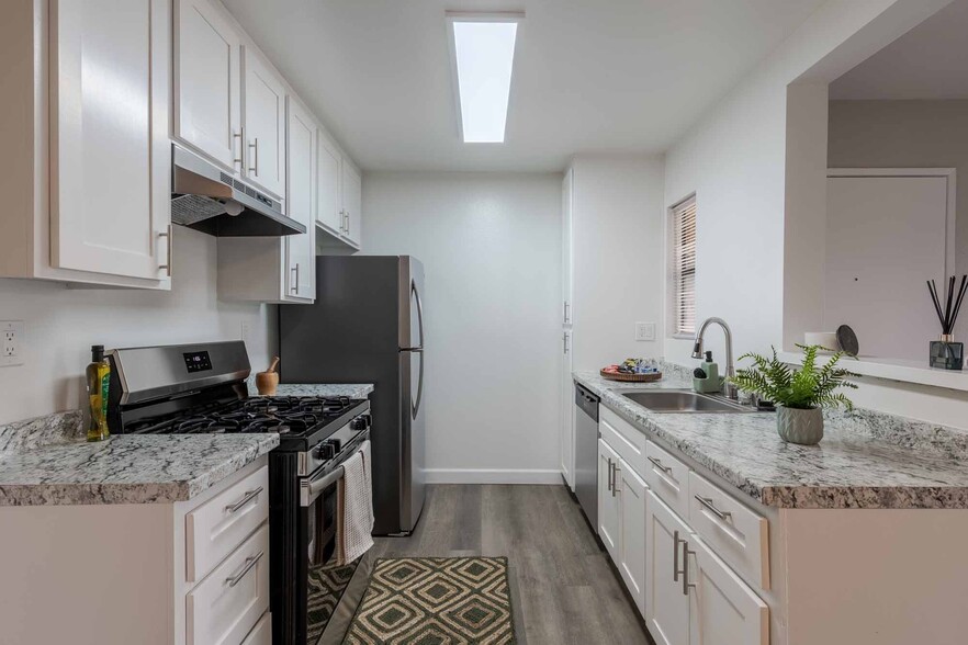 Building Photo - Bentley Parke