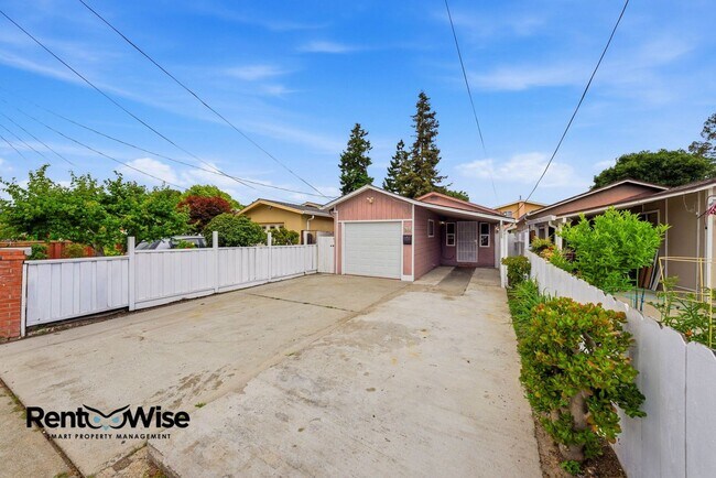 Building Photo - 657 Hurlingame Ave