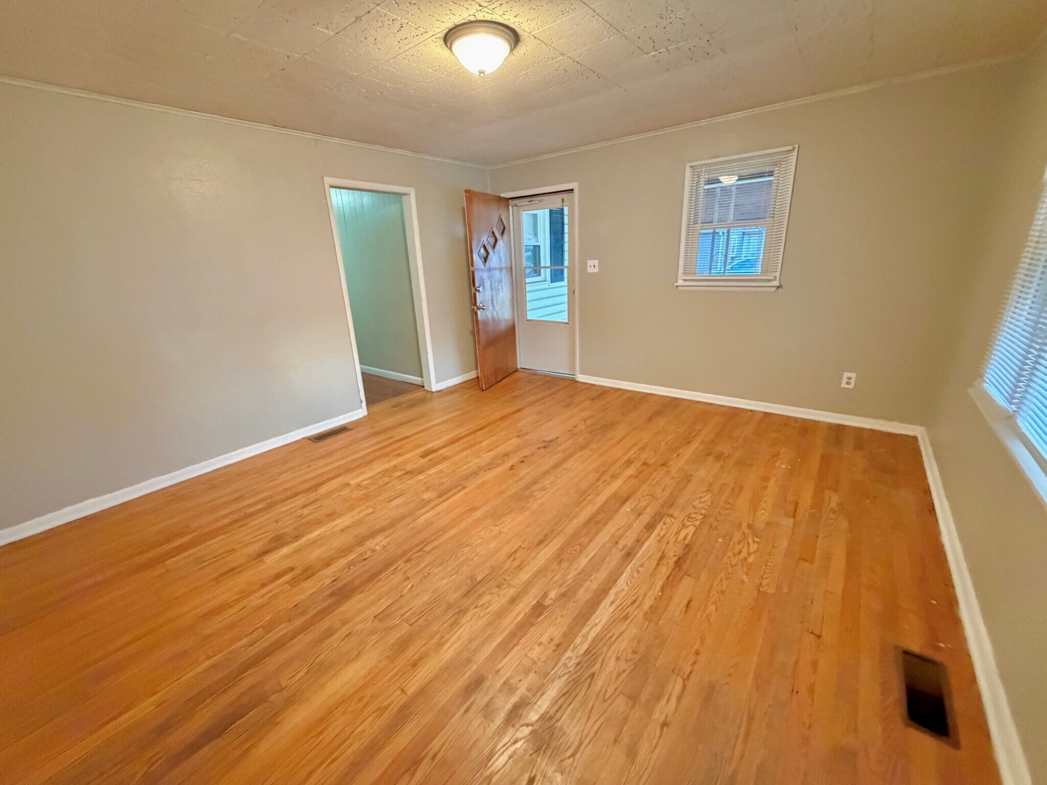 Building Photo - 3220 Franklin Ave