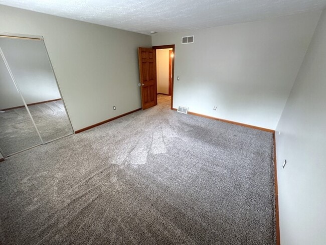 Building Photo - 3090 Highcliff Ct