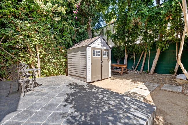 Building Photo - 8543 Clifton Way