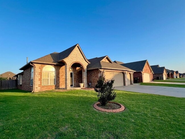 Building Photo - 1701 Dorothy Dr