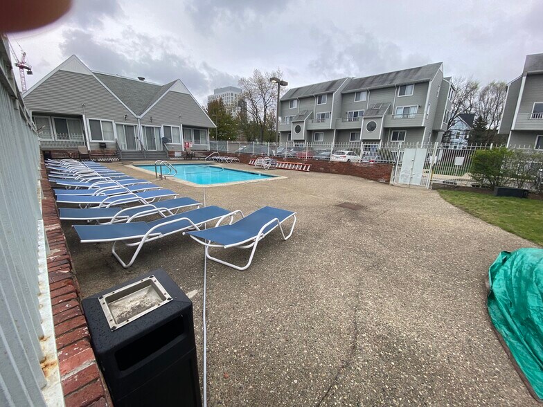 Building Photo - 148 N Beacon St