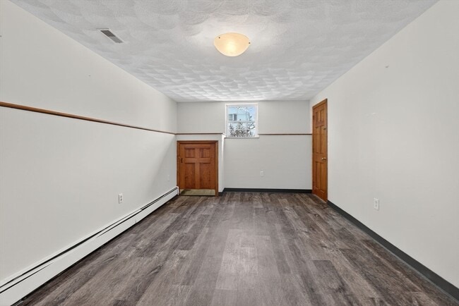 Building Photo - 23 Cady St