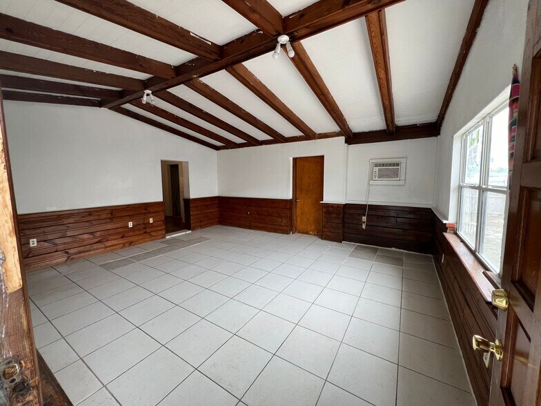 Building Photo - 2033 Jo An Dr