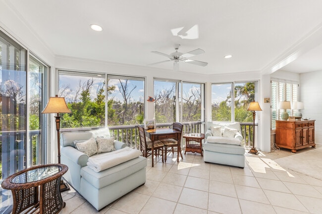 Building Photo - 701 S Harbor Dr