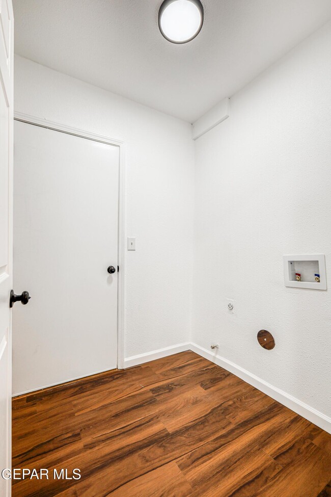 Building Photo - 7600 Plaza Redonda Dr