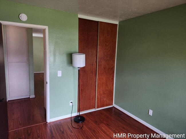 Building Photo - House on cul-de-sac with big back yard