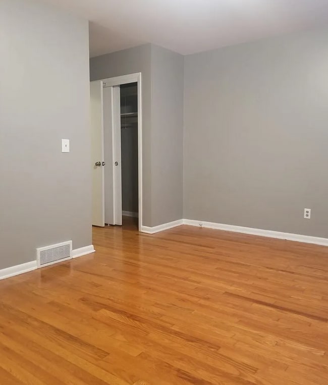 Building Photo - 324 Cumberland Dr