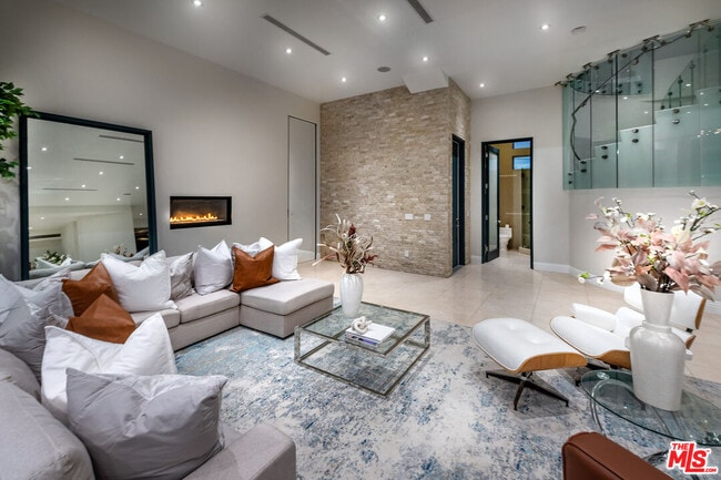 Building Photo - 4533 Estrondo Dr