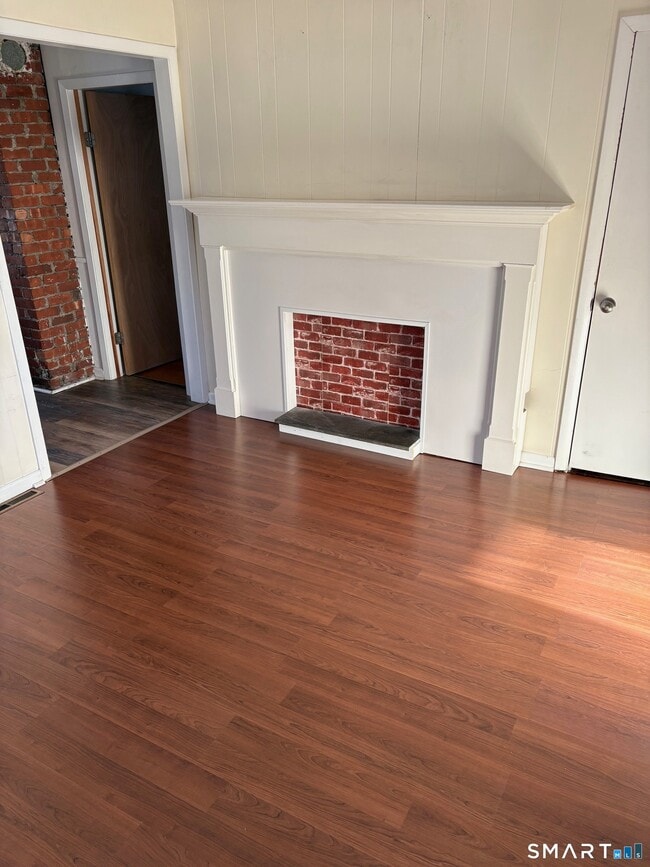 Building Photo - 77 Crestwood Rd