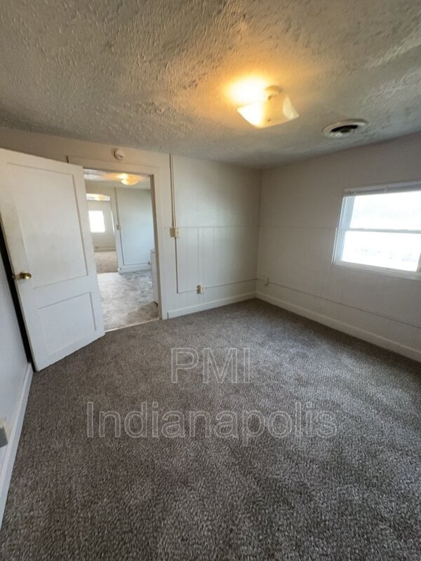 Building Photo - 1311 E 11th St