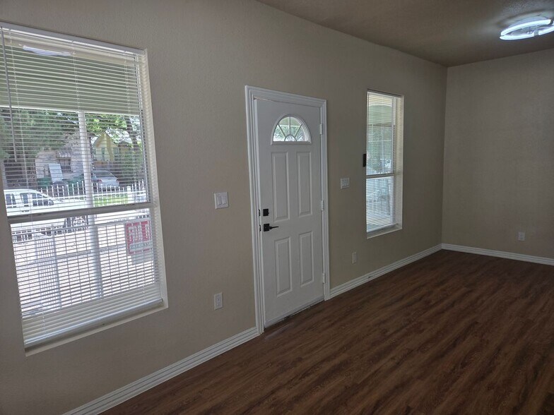 Building Photo - 219 Princeton Ave