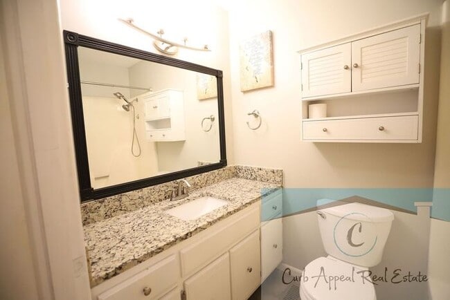 Building Photo - Beautiful 4-bedroom 2 bath home at 1100 Du...