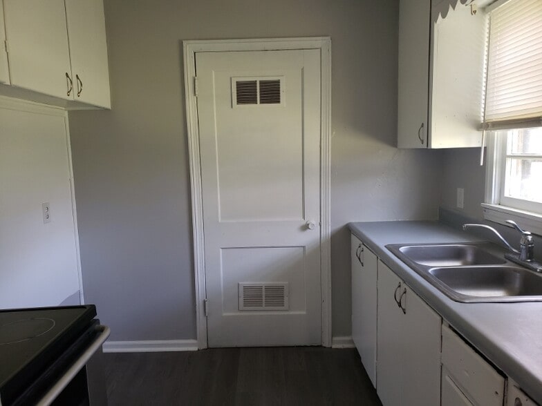 Building Photo - 2356 N Prince St