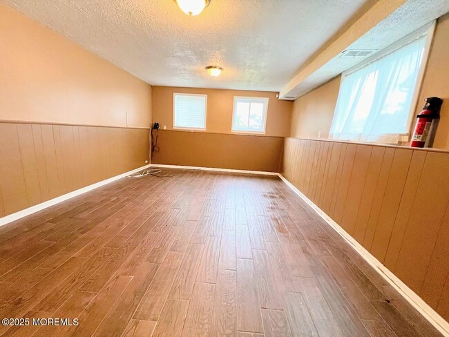 Building Photo - 43 Mercury Cir