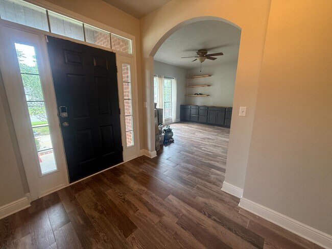 Building Photo - 305 Mango Ln