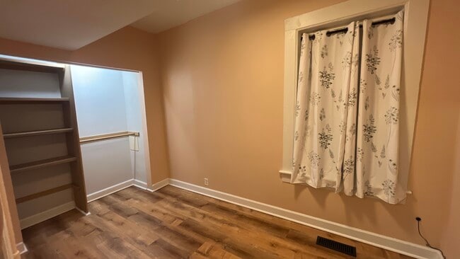 Building Photo - 1503 W Superior St