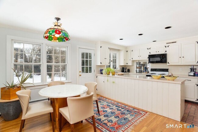 Building Photo - 5 Tall Trees Dr