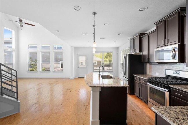 Building Photo - 7208 Bertram Ct