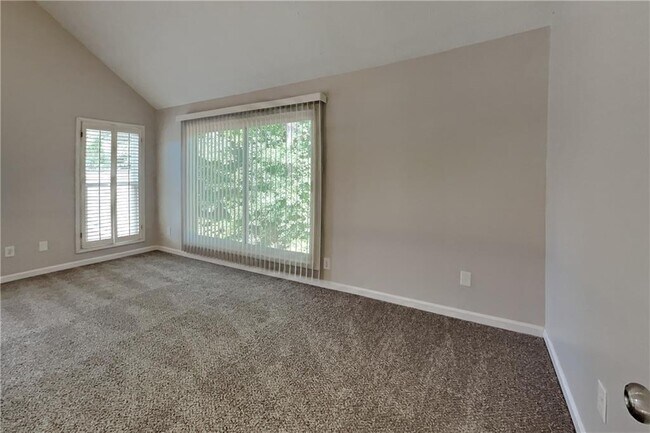 Building Photo - 145 Riversong Dr