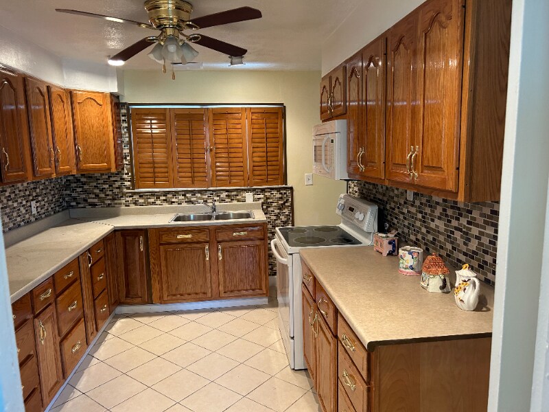 Building Photo - 1756 Princeton Dr