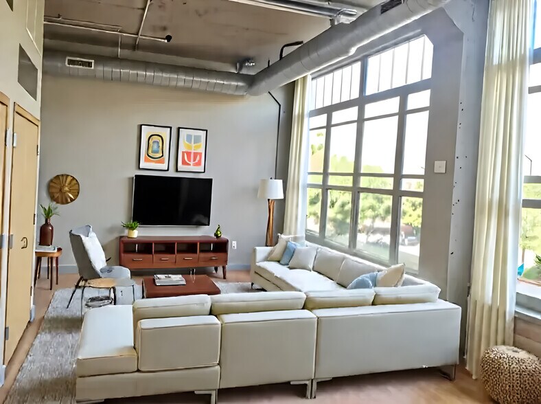 Virtually staged - 521 S 7th St