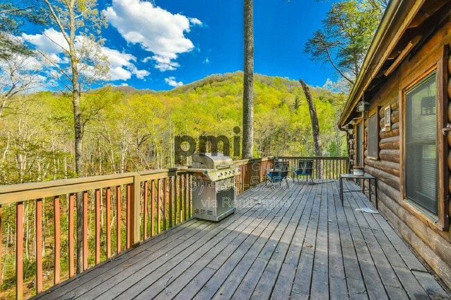 Building Photo - 230 Silver Maple Ln