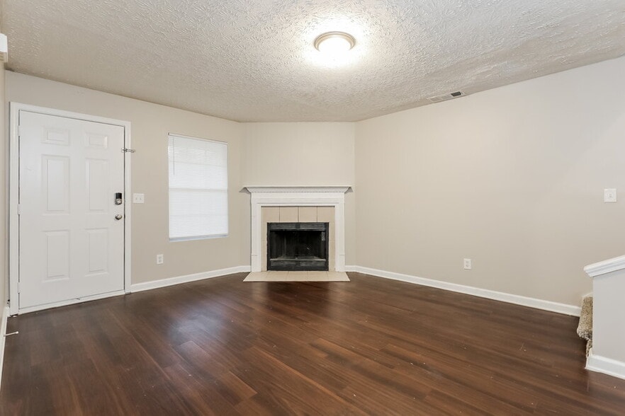 Building Photo - 102 Inverness Trce