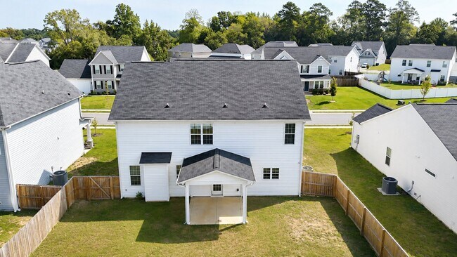 Building Photo - 2120 Lunsford Dr